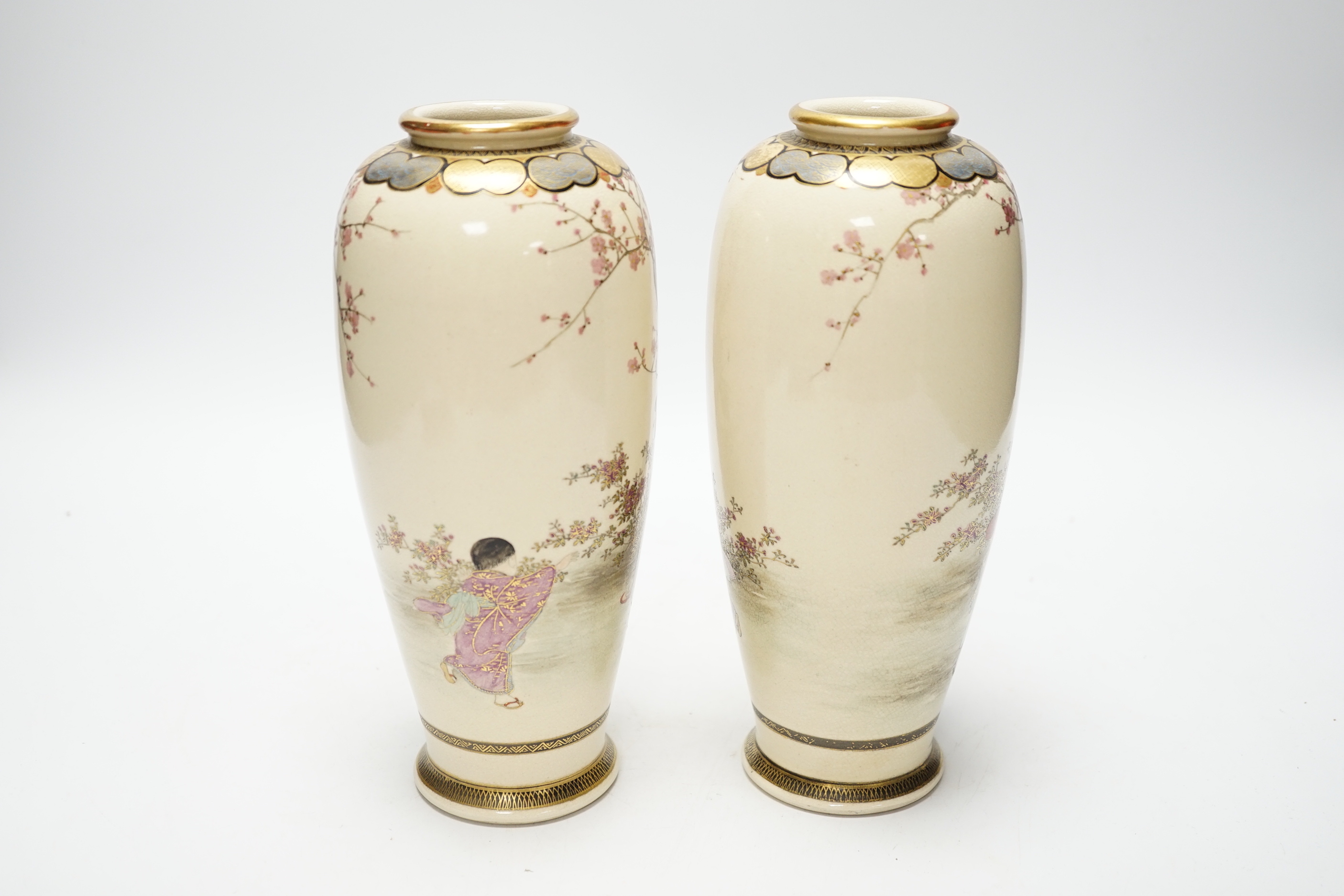 A pair of Japanese Satsuma pottery vases, early 20th century, 22cm